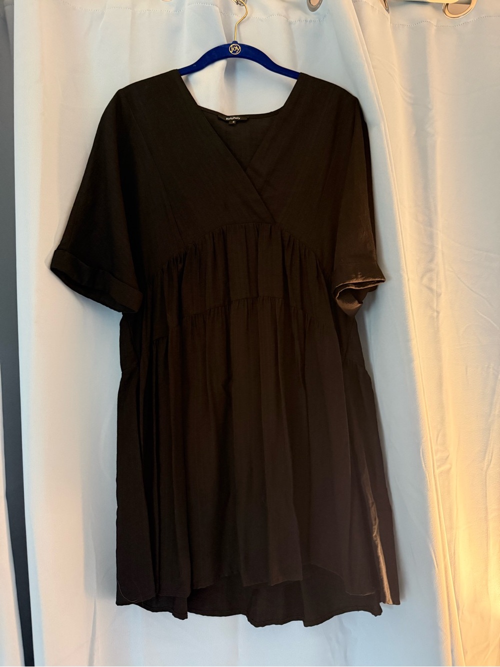 Relaxed V-Neck Tiered Tunic Dress in Black